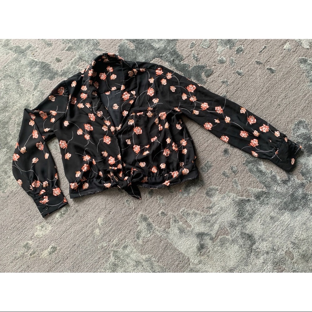 Who what wear large black with pink flower crop top blouse with tie